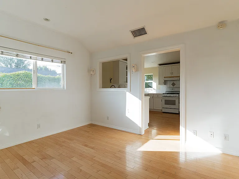 2841 Los Feliz Dr — Photo 5