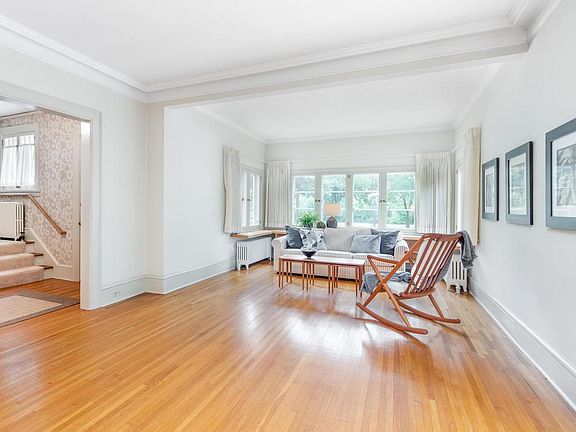4th image of 2348 Seabury Ave