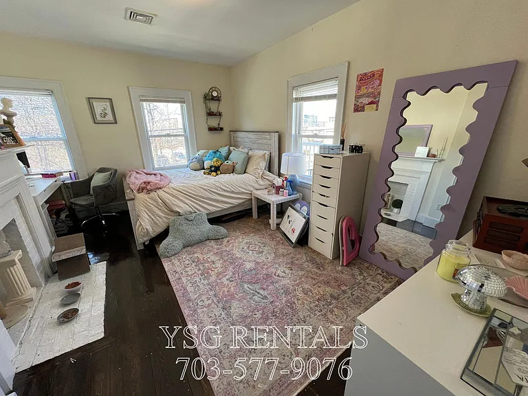 235 Everett St #235 — Photo 4