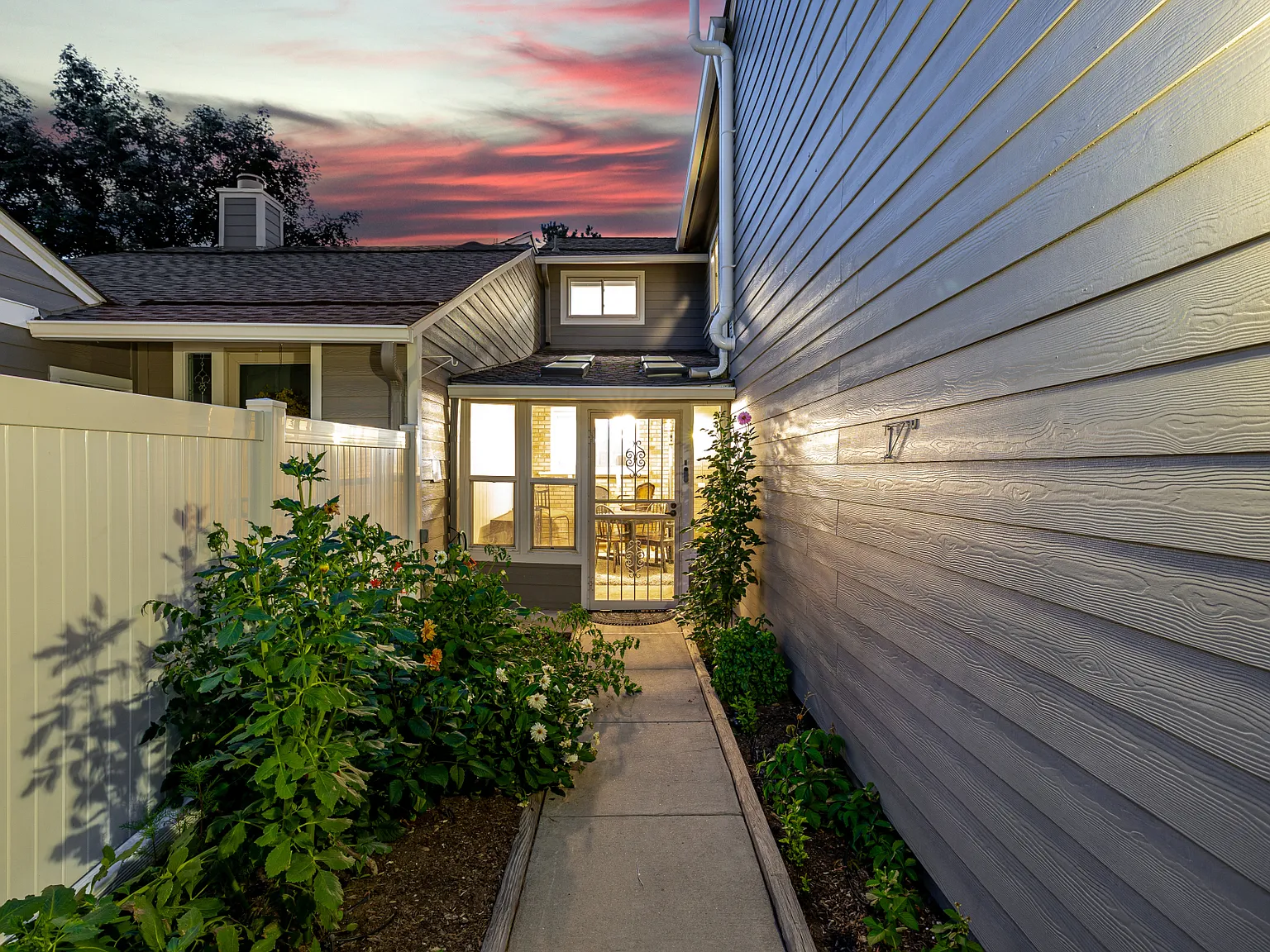 4 bed, 2551 sqft, $6,000 — Photo 2