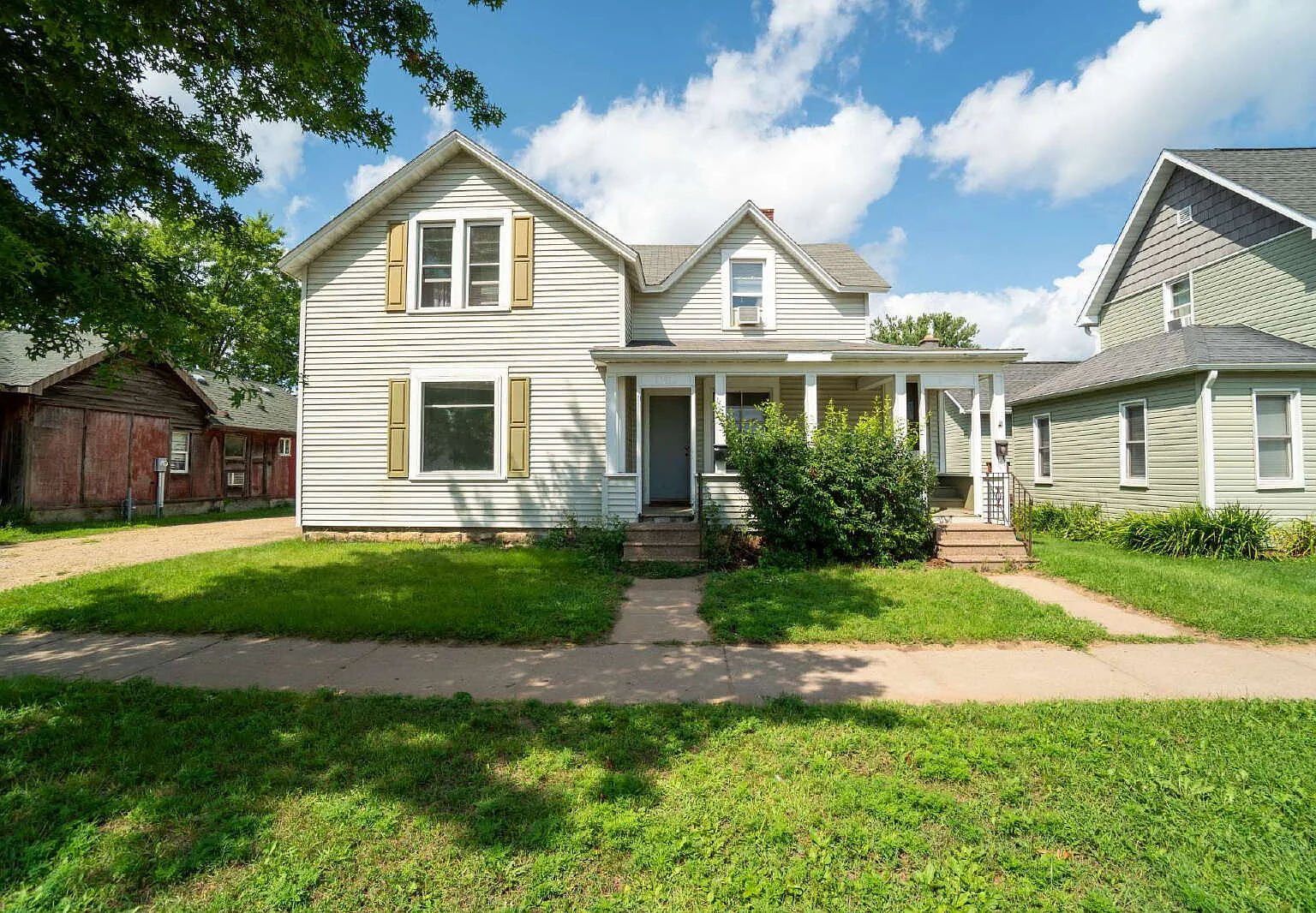 4 bed, 1.0 bath, 1400 sqft, $395 — Photo 1