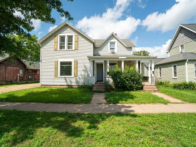 908 Water St — Photo 1