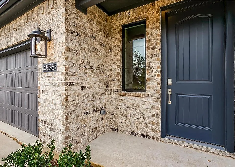 4525 Hogans Alley Dr