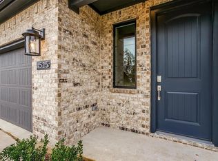 4525 Hogans Alley Dr, Arlington, TX 76001