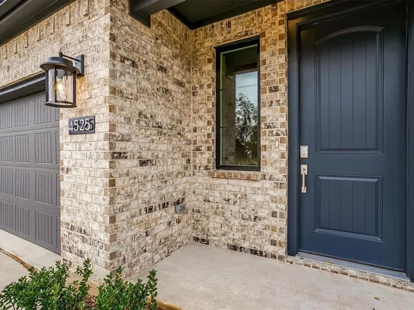 4525 Hogans Alley Dr, Arlington, TX 76001