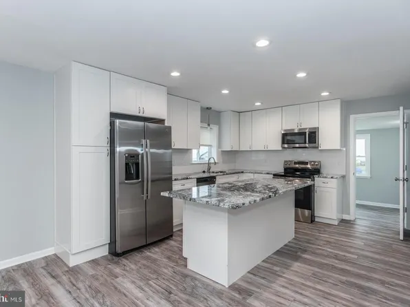 2410 Liberator St, Levittown, PA 19057