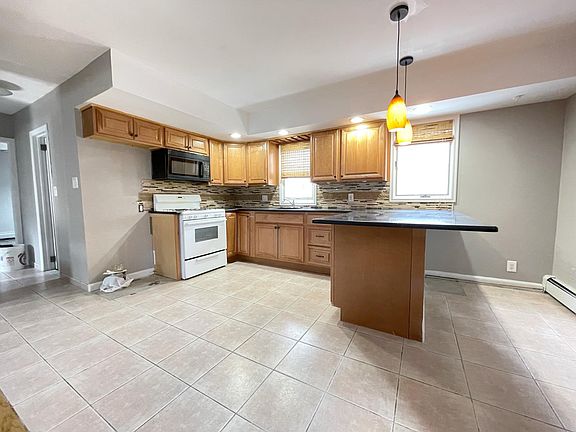 3rd image of 154 Lincoln Ave Floor 2