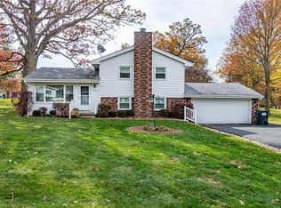 2239 Frontier Rd, Decatur, IL 62526