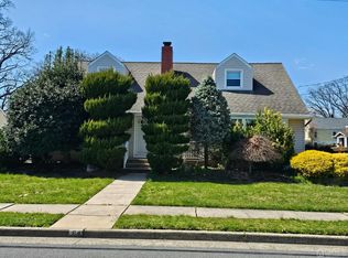 64 Oakland Ave, Edison, NJ 08817