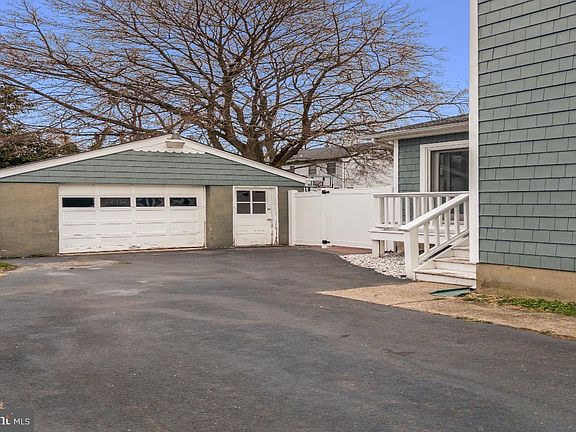 3rd image of 210 Kuser Rd