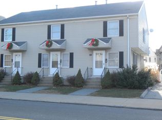 30 White St, Springfield, MA 01108