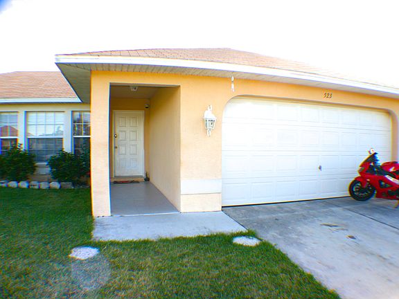 3rd image of 523 NE 19th Pl