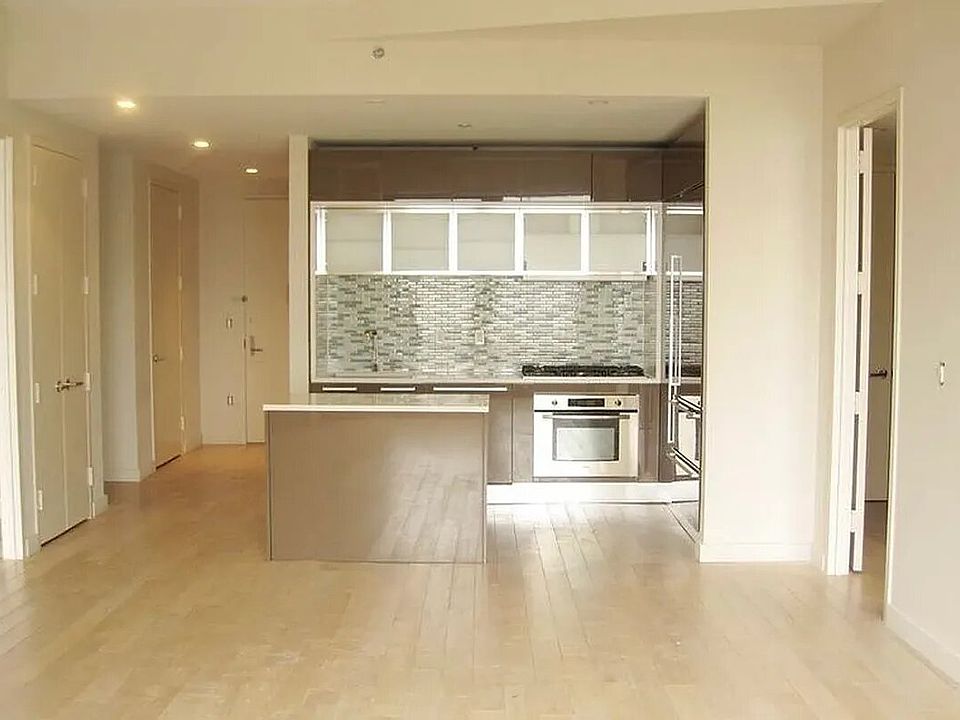 1st image of 75 Wall St #34P