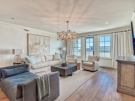 3rd image of 46 N Barrett Sq #403