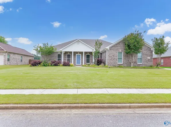 107 Crystal Lake Dr, Madison, AL 35757