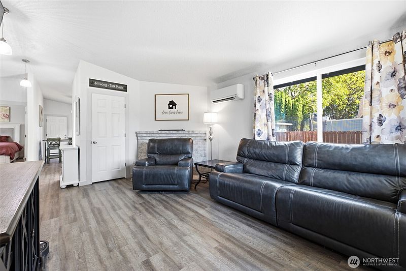 5th image of 209 16th St SW