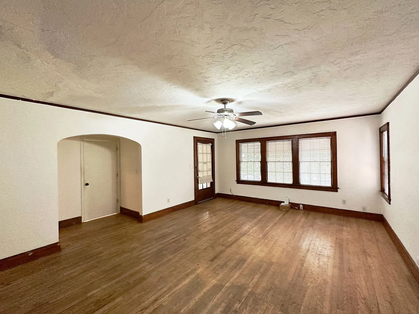 Beautiful Brick House Within Walking Distance to Campus! — Photo 4