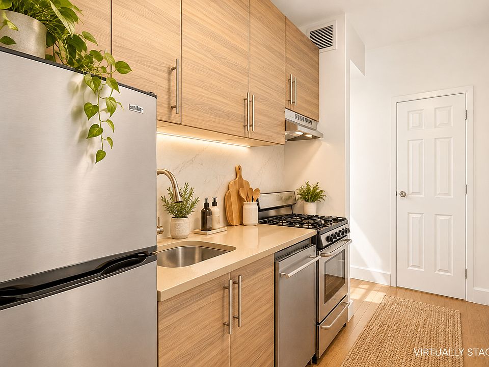 2nd image of 372 2nd St APT 3D