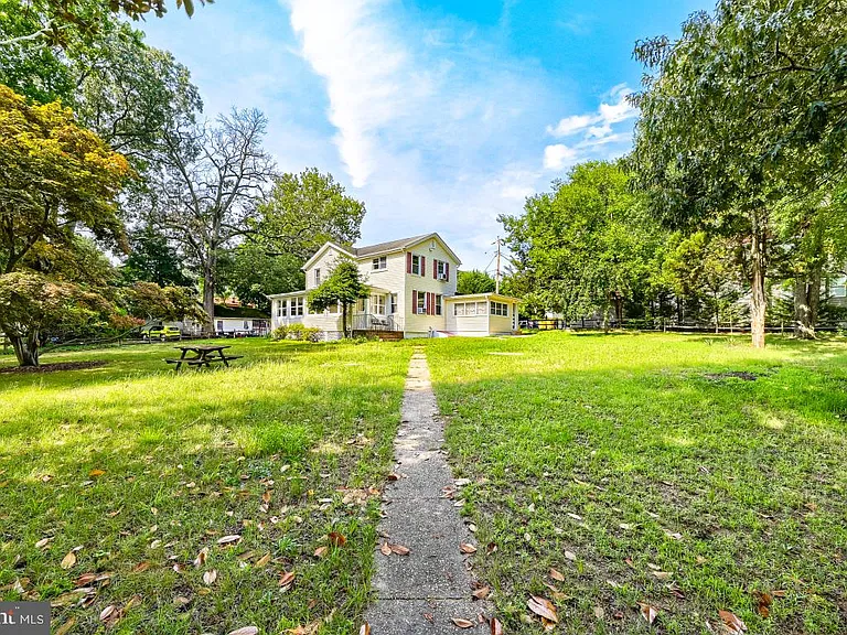 612 Amoss Rd — Photo 9