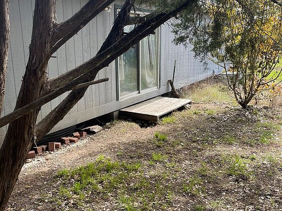 4th image of 144 Sonnyland Dr