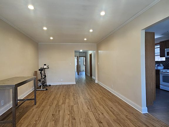 4th image of 2321 28th St #1