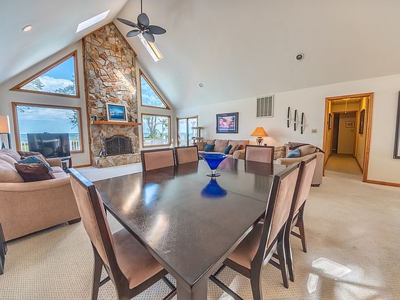 4th image of 219 Riverbank Dr
