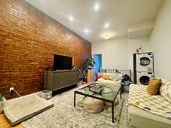 2nd image of 245 Kingsland Ave APT 1L