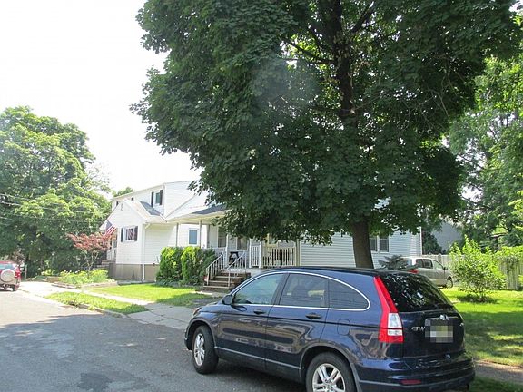 3rd image of 8-30 Lake St
