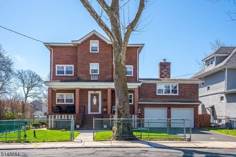 1st image of 122 E Lincoln Ave