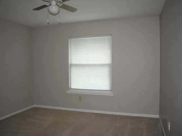 10439 Inverness Dr — Photo 30