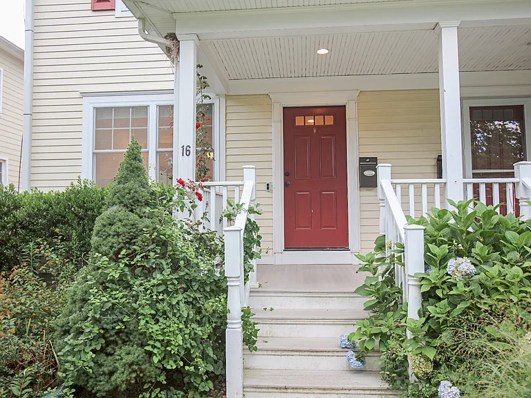 16 Harris Rd — Photo 1