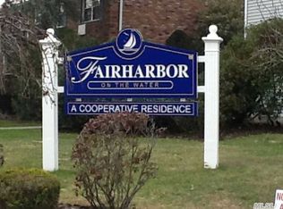 27 Fairharbor Dr, Patchogue, NY 11772