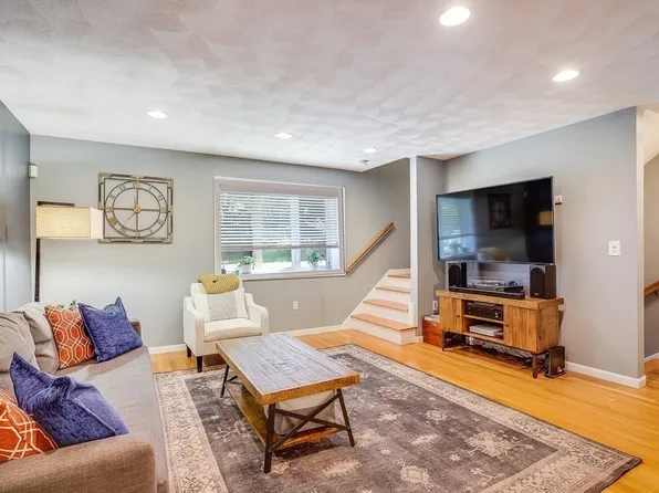 8 Gilmore St APT D, Stoneham, MA 02180