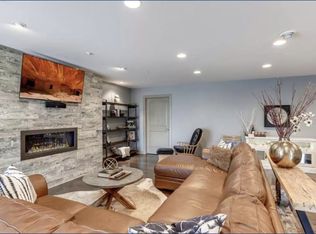 1211 Vernon Dr, Carver, MN 55315