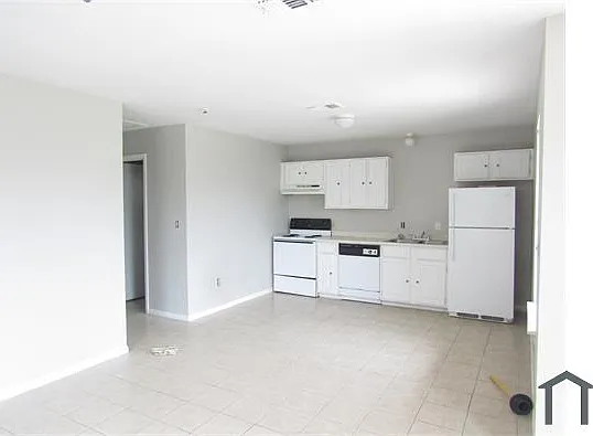 3 bed, 1000 sqft, $1,350 — Photo 4