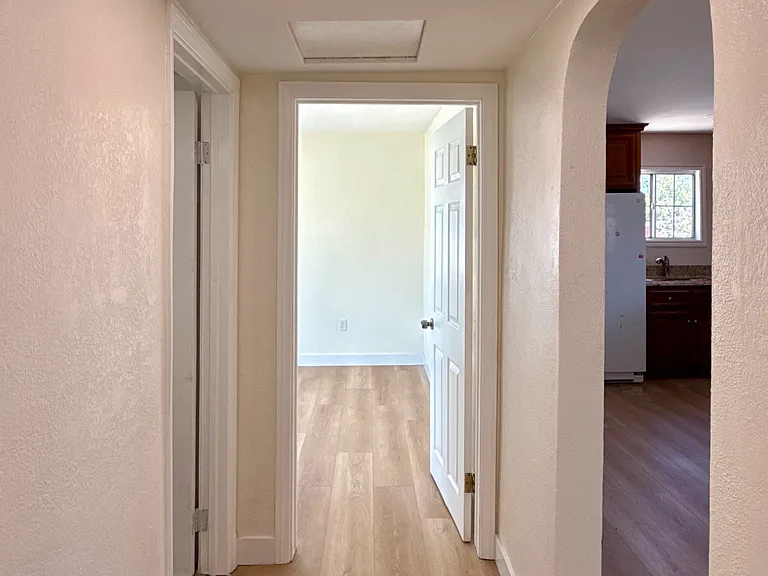 13911 Sherwood St — Photo 9