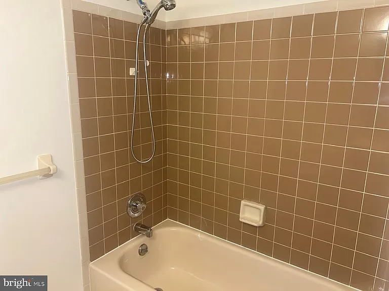 100 Conway Ct — Photo 10