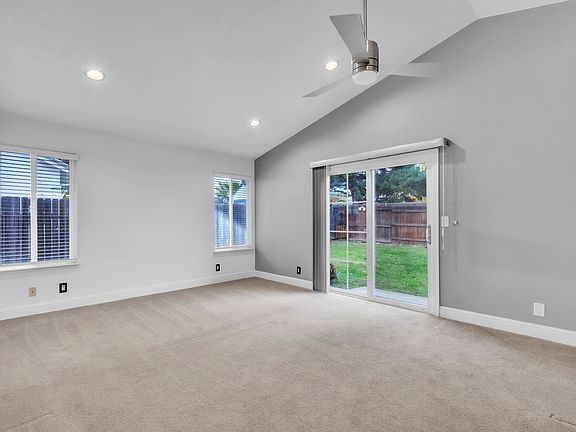 4th image of 696 Scirocco Dr