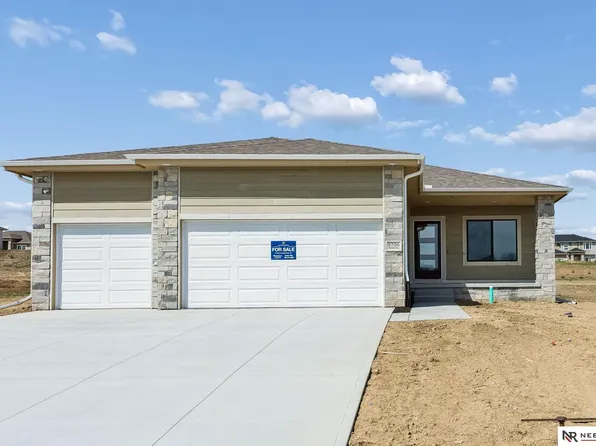 8706 Reed St, Papillion, NE 68046