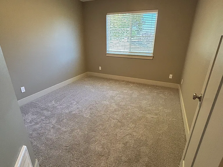 Seven Oaks Luxury Duplexes — Photo 35
