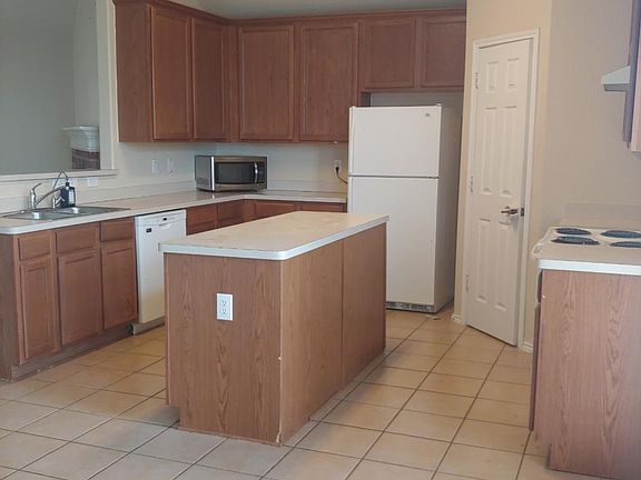 4th image of 3779 Columbia Dr