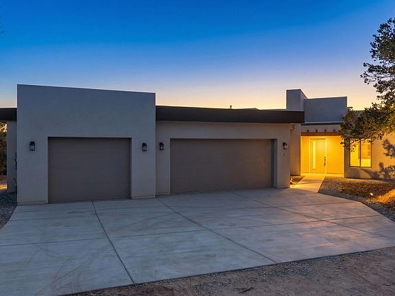 4th image of 7 Pinon Ridge Rd