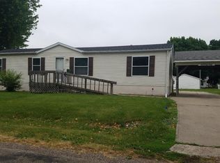 110 S Columbia St, Grandview, IA 52752
