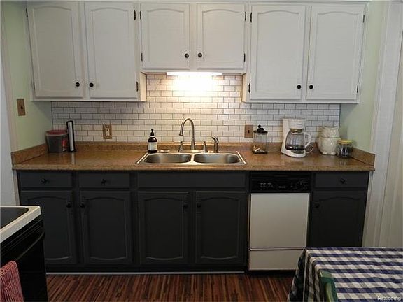 5th image of 2417 Barrett Ave
