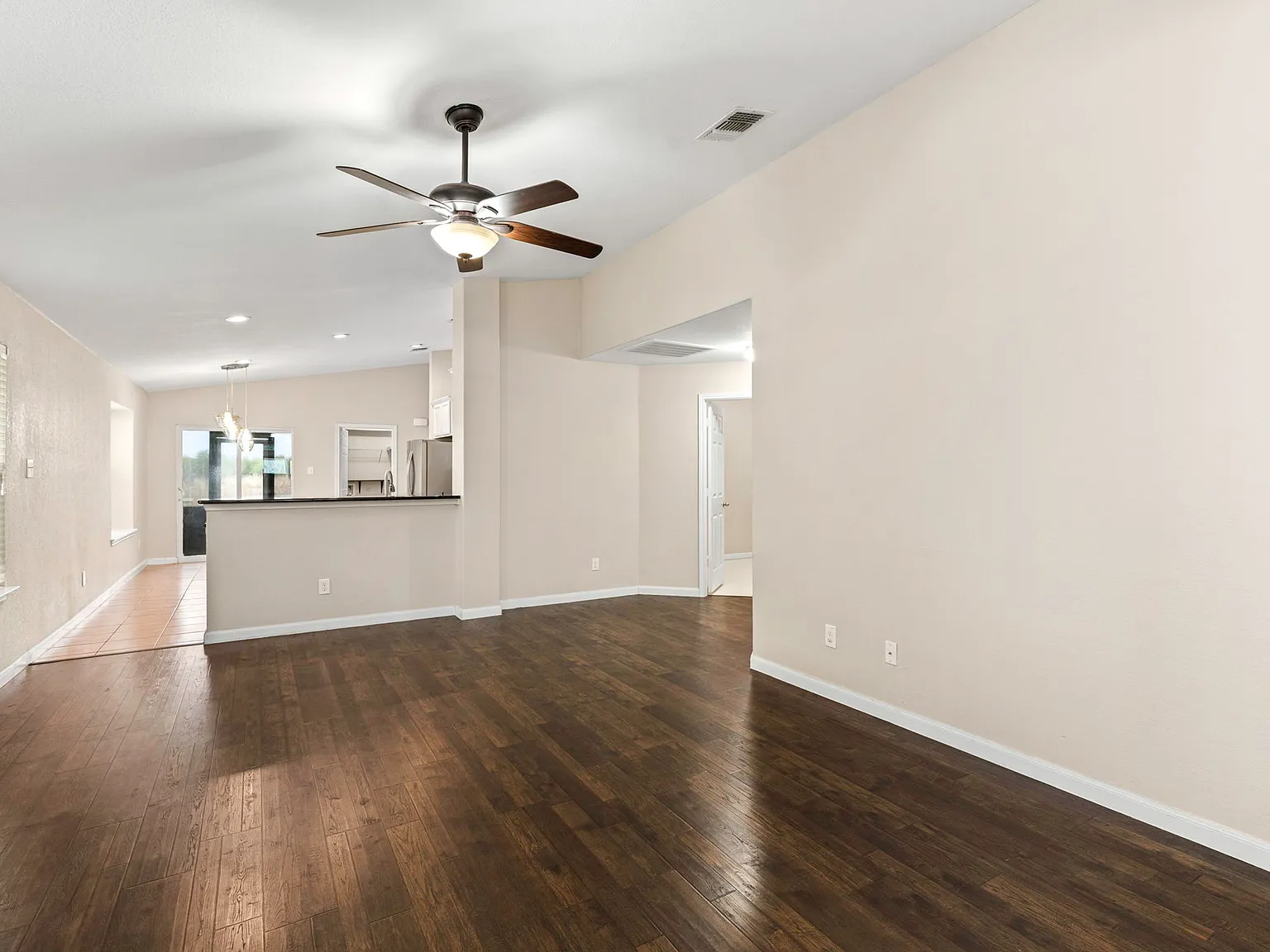 3 bed, 1289 sqft, $1,850 — Photo 4