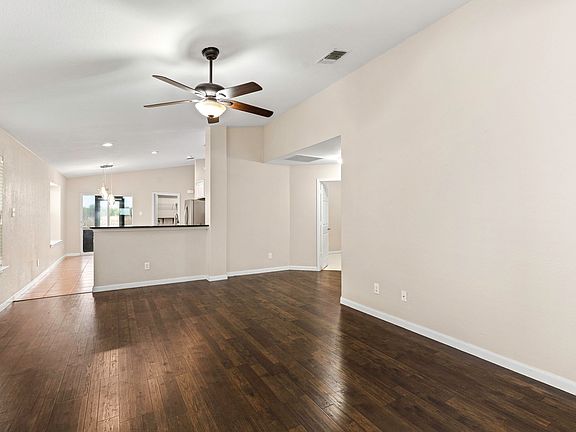 4th image of 1021 Lauren St