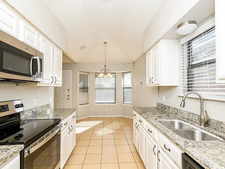 717 Parkwest Blvd — Photo 8