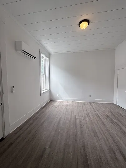 127 Susanna St — Photo 9