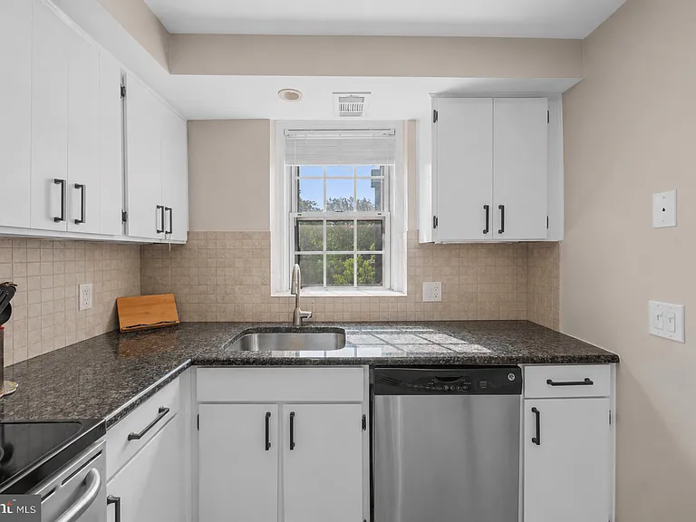 3050 S Buchanan St #B2 — Photo 7