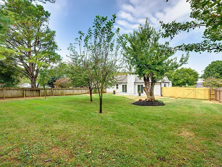 520 Riverview Dr — Photo 56